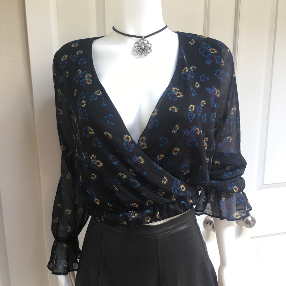 Floral plunging top